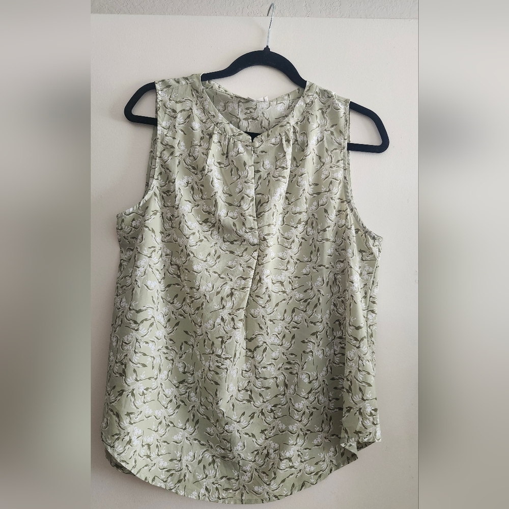 Stitch Fix Monday Fun Floral Sleeveless Top Light Green